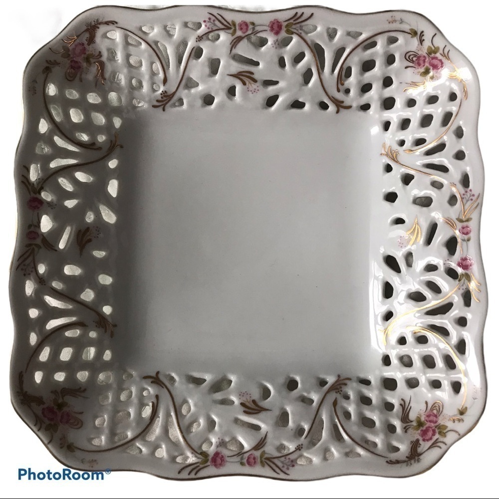 Oscar de La Renta Floral Square Reticulated Mint China Dish